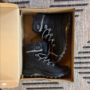 Merrell Women’s Black Winter Lace-Up Boots with Gray Knit Cuff